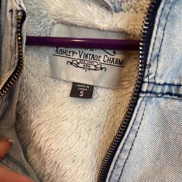 Ashely vintage charm womens denim zip up jacket with fur on inside - Picture 2 of 3